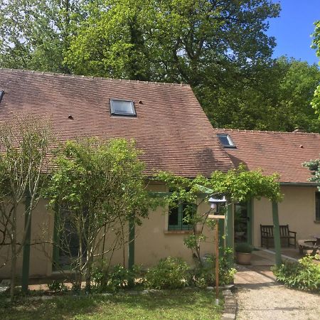 Gite D'Etape Du Tilleul, 4-8 Personnes La Celle-les-Bordes Exterior foto