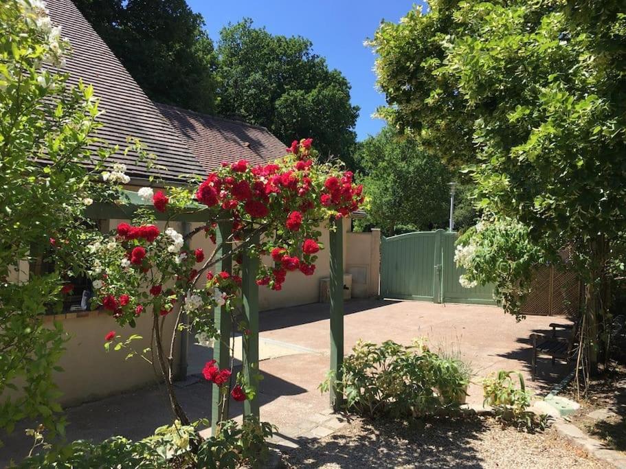 Gite D'Etape Du Tilleul, 4-8 Personnes La Celle-les-Bordes Exterior foto