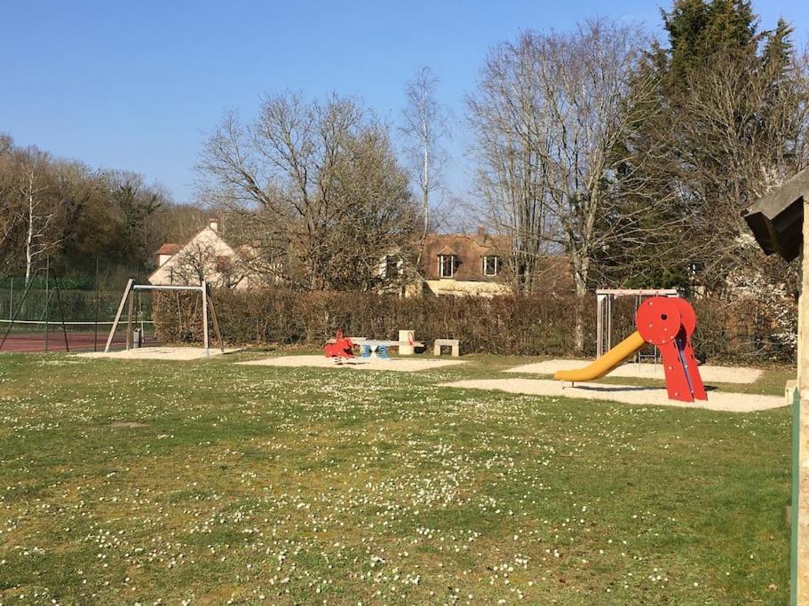 Gite D'Etape Du Tilleul, 4-8 Personnes La Celle-les-Bordes Exterior foto