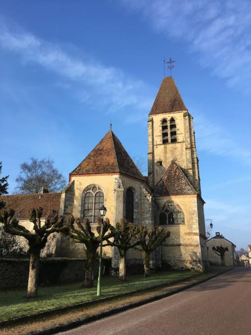 Gite D'Etape Du Tilleul, 4-8 Personnes La Celle-les-Bordes Exterior foto