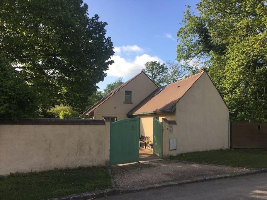 Gite D'Etape Du Tilleul, 4-8 Personnes La Celle-les-Bordes Exterior foto