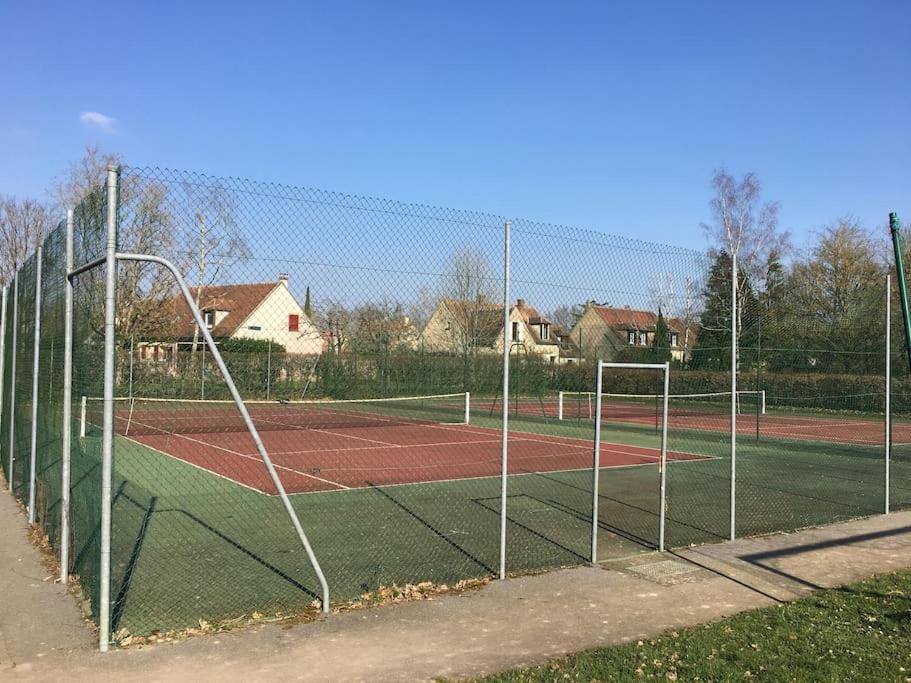 Gite D'Etape Du Tilleul, 4-8 Personnes La Celle-les-Bordes Exterior foto