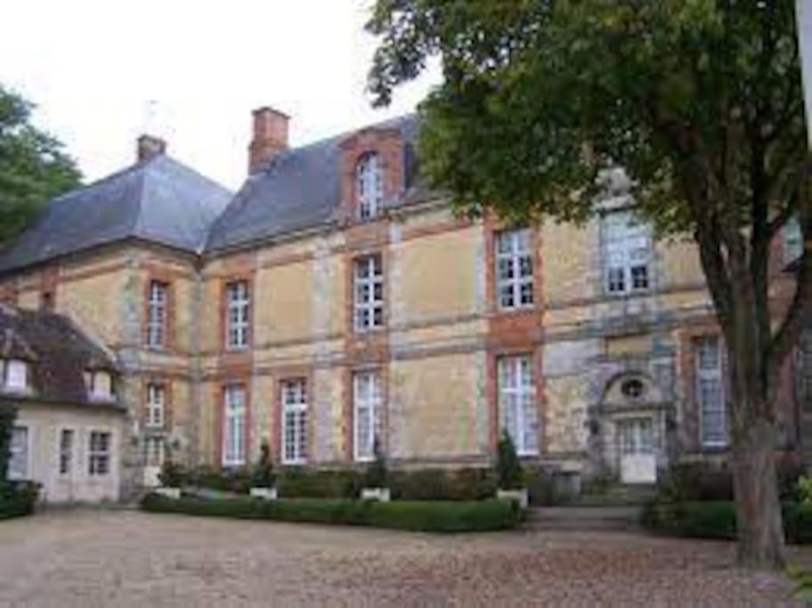 Gite D'Etape Du Tilleul, 4-8 Personnes La Celle-les-Bordes Exterior foto