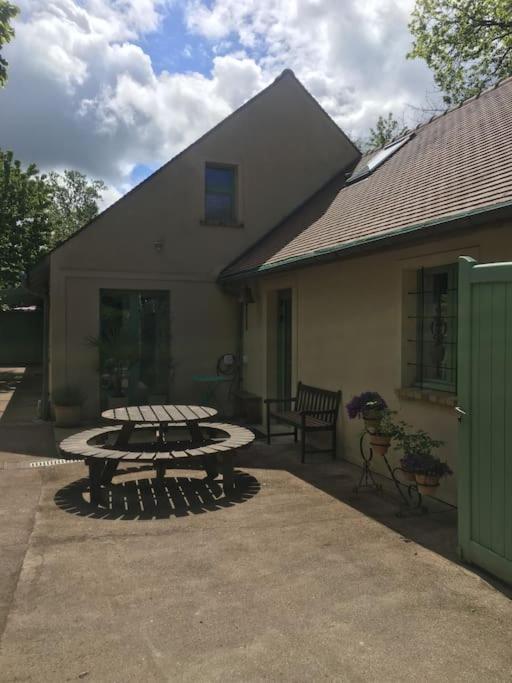 Gite D'Etape Du Tilleul, 4-8 Personnes La Celle-les-Bordes Exterior foto