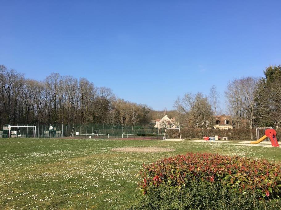 Gite D'Etape Du Tilleul, 4-8 Personnes La Celle-les-Bordes Exterior foto